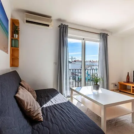 Apartamento En La Calle Principal Con Solarium. *
