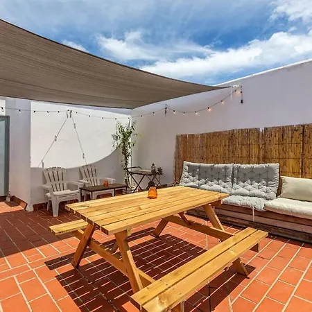 Apartamento En La Calle Principal Con Solarium. Apartment *