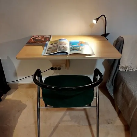Apartamento En La Calle Principal Con Solarium. Tarifa